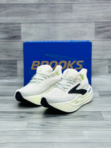 BROOKS GLYCERIN MAX WHITE AND BLACK
