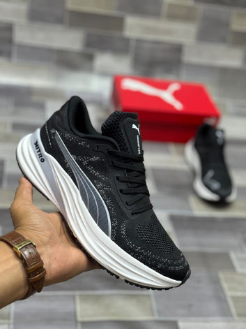 PUMA MAGNIFY NITRO 2 ( SILVER & BLACK WITH WHITE )