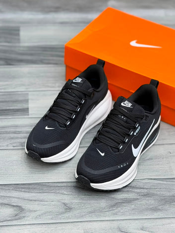 NIKE VOMERO 18 GORE-TEX ( BLACK & WHITE )